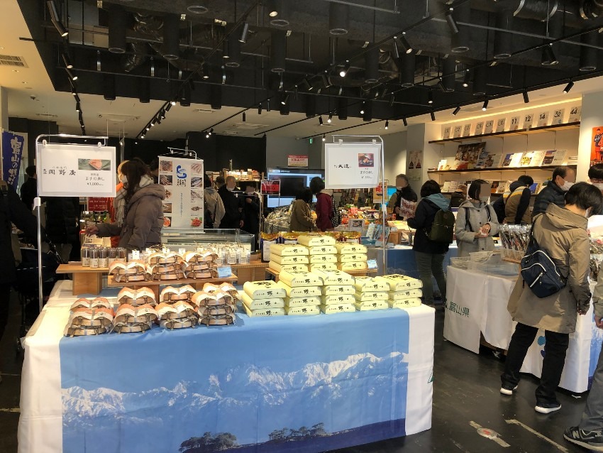 「富山の味」を求めて多数の来場者。大宮（埼玉県）で物産展。