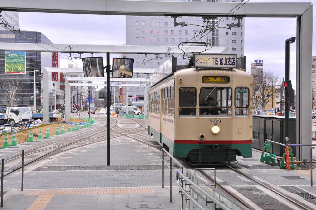 富山地鉄軌道線⇔富山港線南北接続後の運行形態など